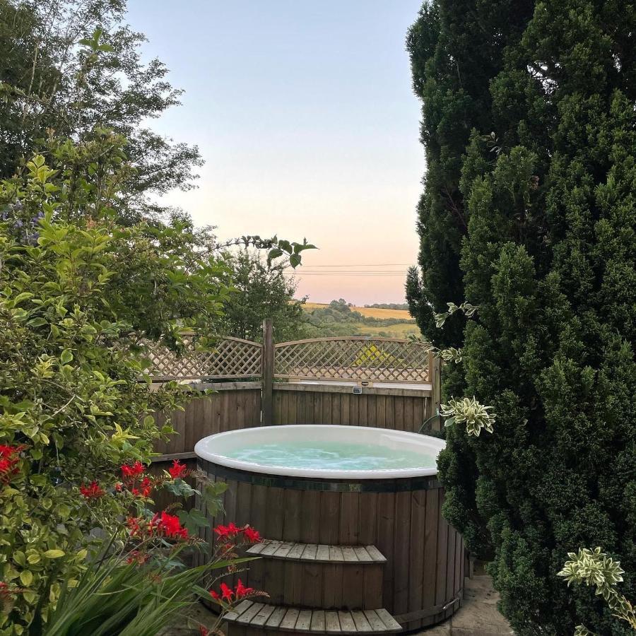 Gorgeous Country Cottage On Outskirts Of Bath With Wood Fired Hot Tub Midford ภายนอก รูปภาพ
